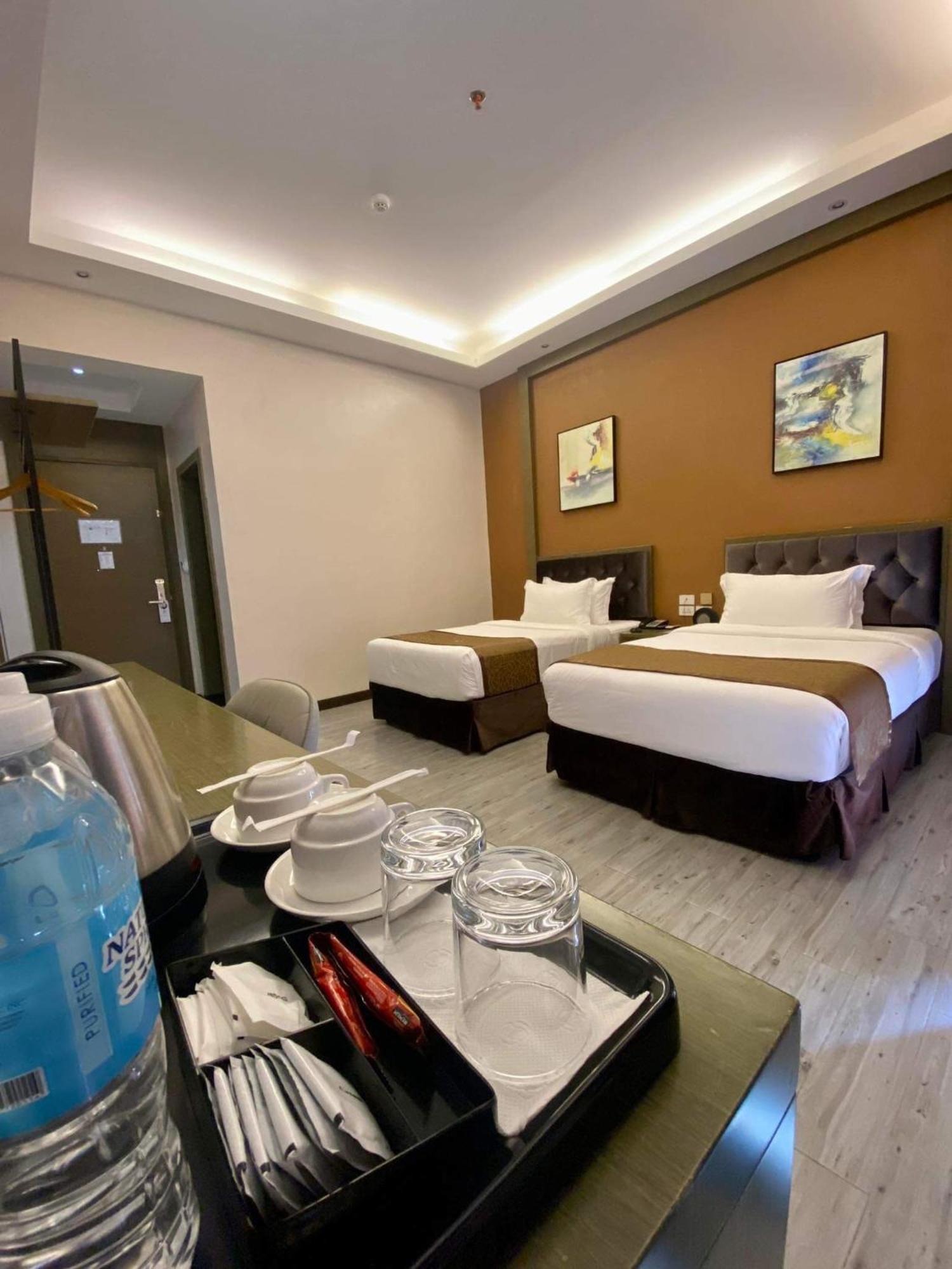 Vienna Hotel Coron Luaran gambar