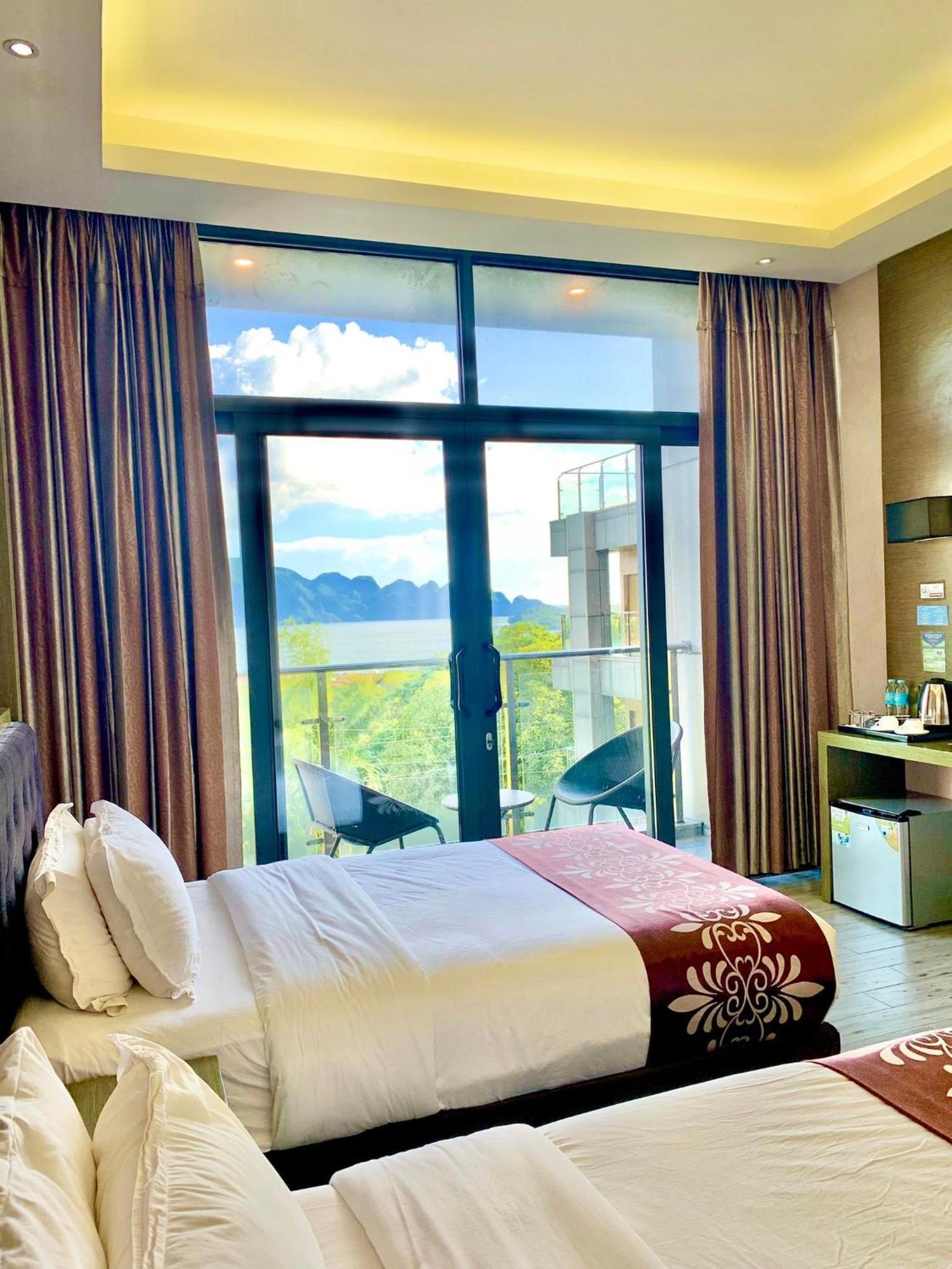 Vienna Hotel Coron Luaran gambar